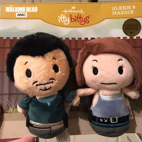 HALLMARK ITTY BITTY THE WALKING DEAD GLENN & MAGGIE LIMITED EDITION DISCONTINUED - Picture 3 of 3